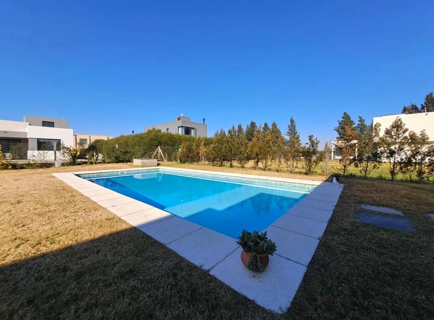 Casa en Alquiler en Canning Barrio Santa Inés Amoblada 3 dormitorios con pileta 2