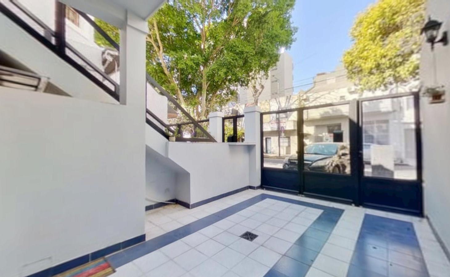 Foto de Duplex 3 Amb en Alquiler con Patio, Parrilla, Cochera en Monte Castro, imagen 1