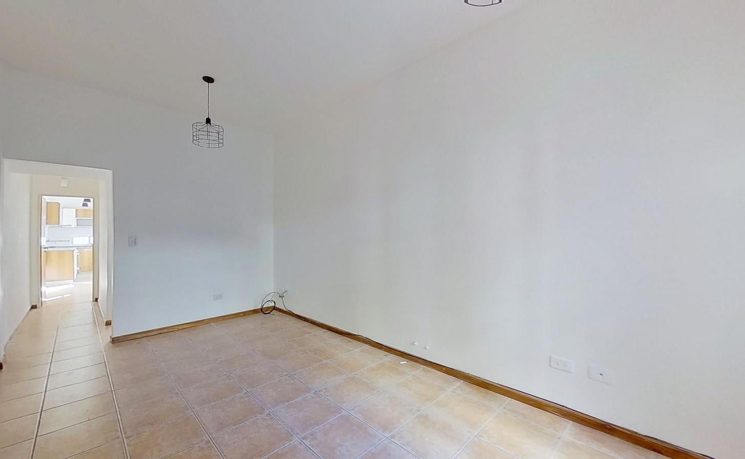 Foto de Duplex 3 Amb en Alquiler con Patio, Parrilla, Cochera en Monte Castro, imagen 3