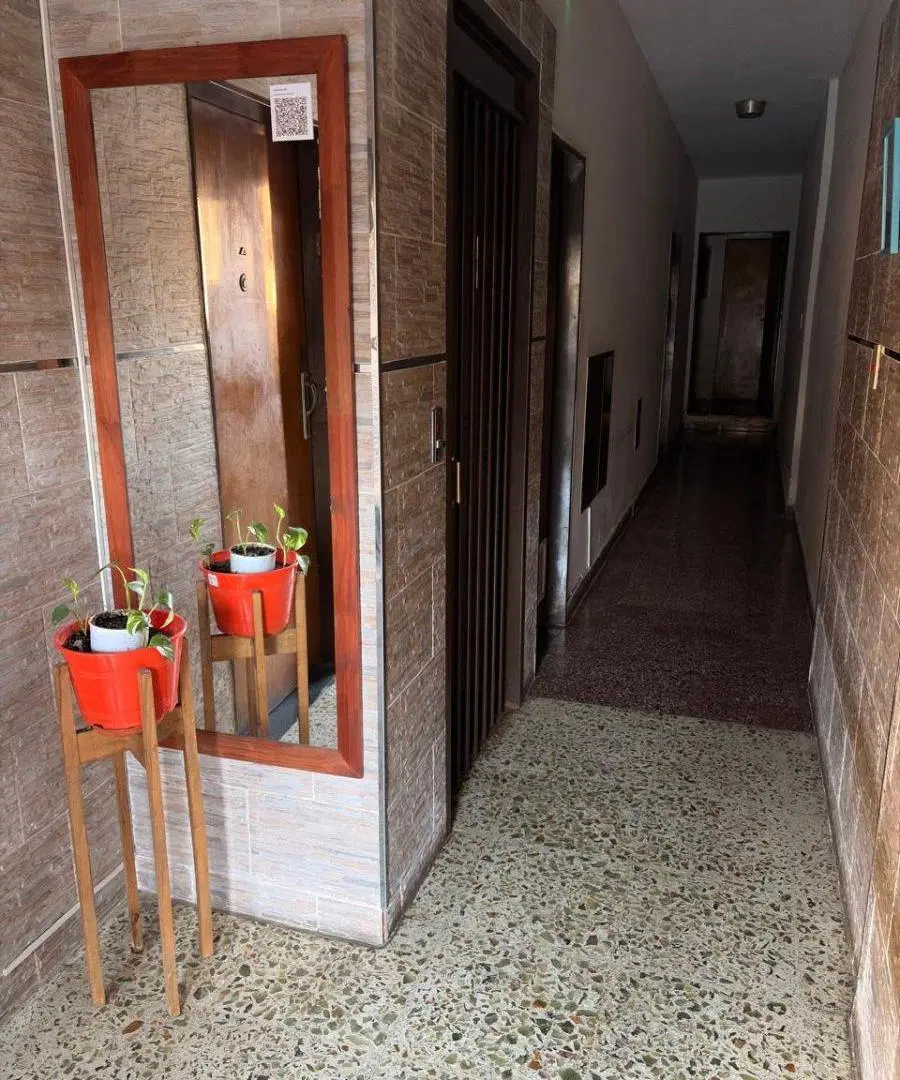 Mono Ambiente Lateral en Flores Norte 5