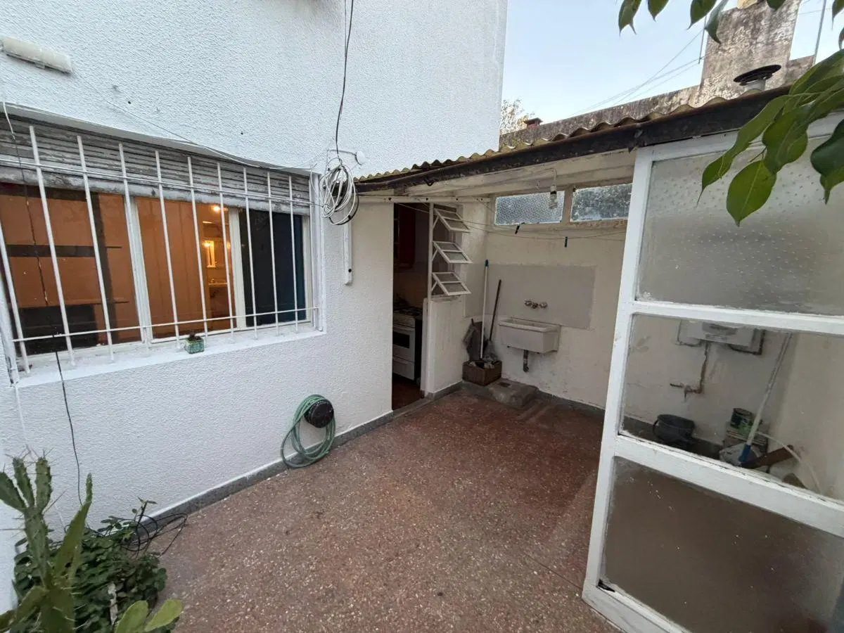 Yrigoyen 2386 PB B, monoambiente con patio amplio y luminoso 4