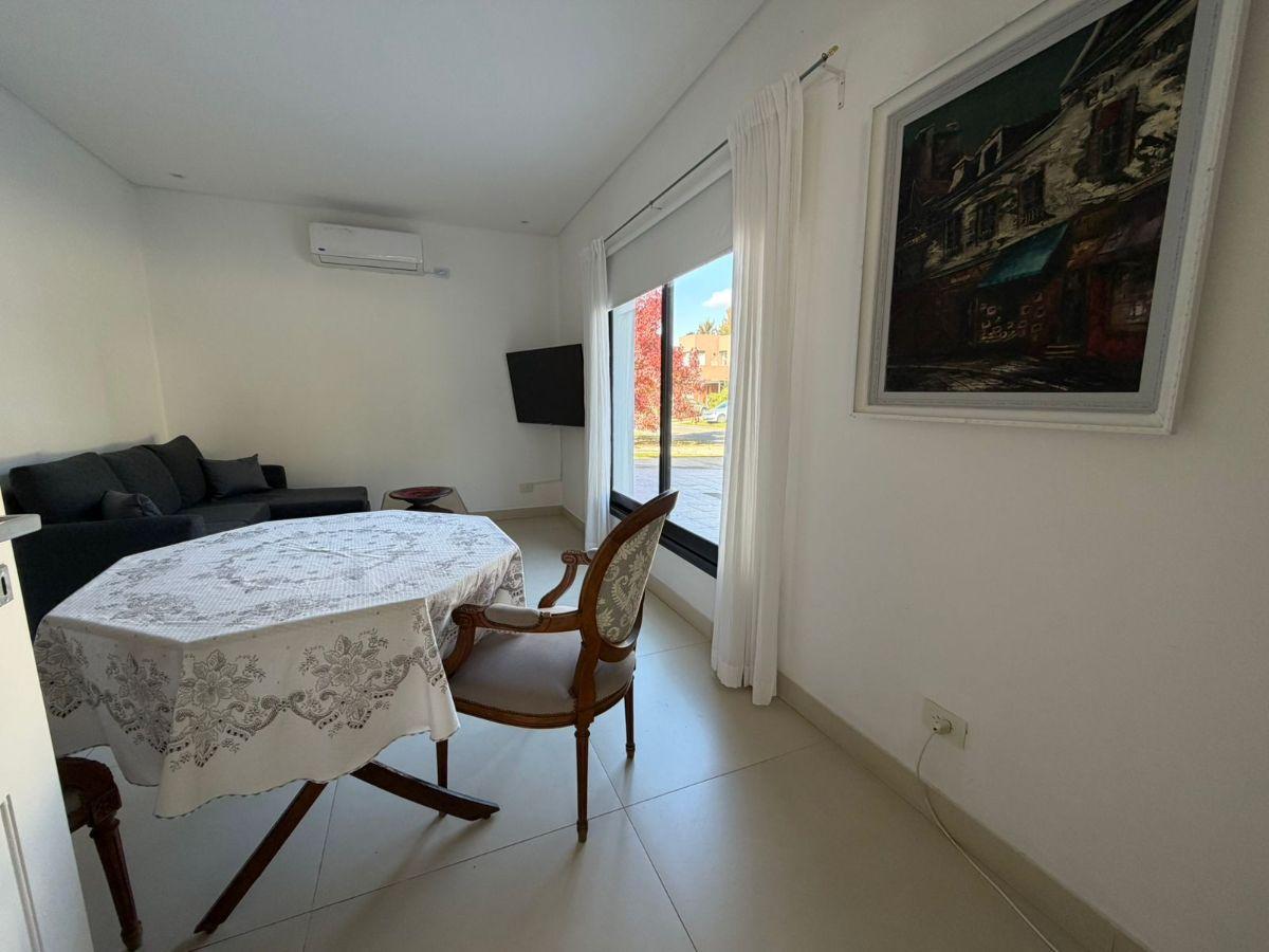 Foto de Casa con 4 dormitorios en alquiler de 460 m² en Barrio Cerrado Alvear, imagen 2