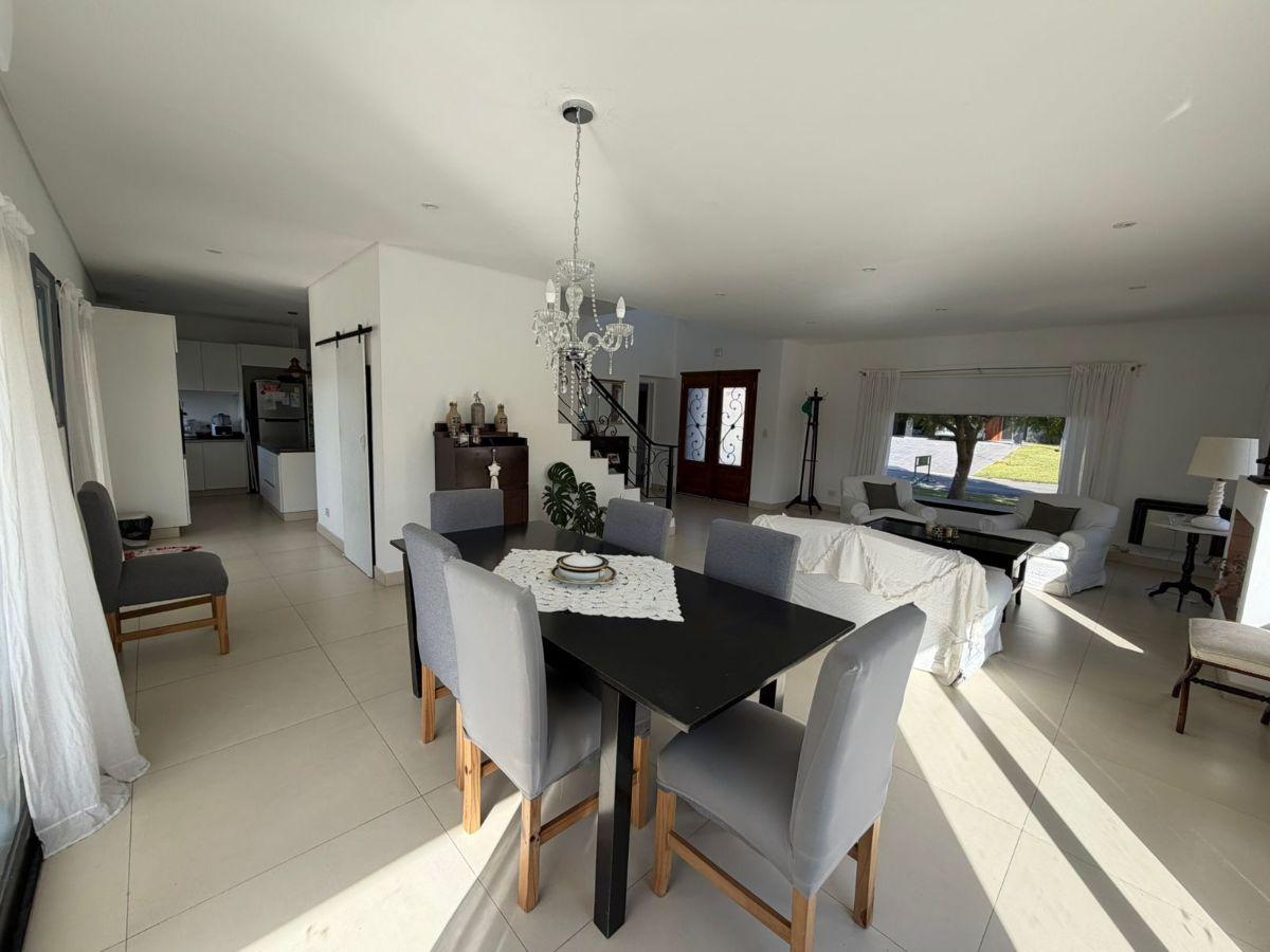 Foto de Casa con 4 dormitorios en alquiler de 460 m² en Barrio Cerrado Alvear, imagen 4