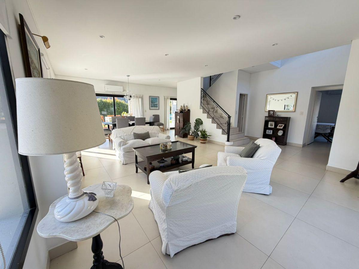 Foto de Casa con 4 dormitorios en alquiler de 460 m² en Barrio Cerrado Alvear, imagen 3