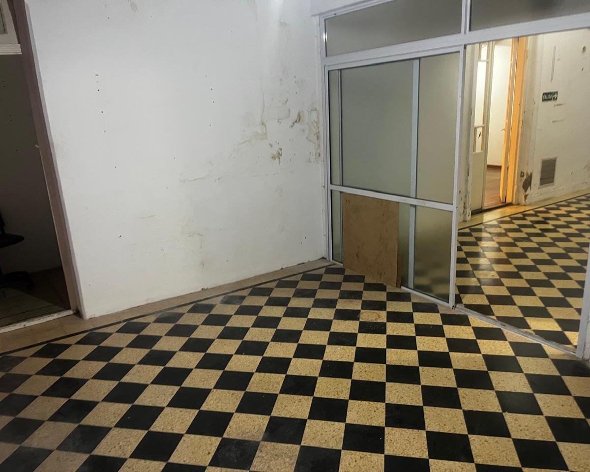 Local en con Oficinas en Zona Comercial 2