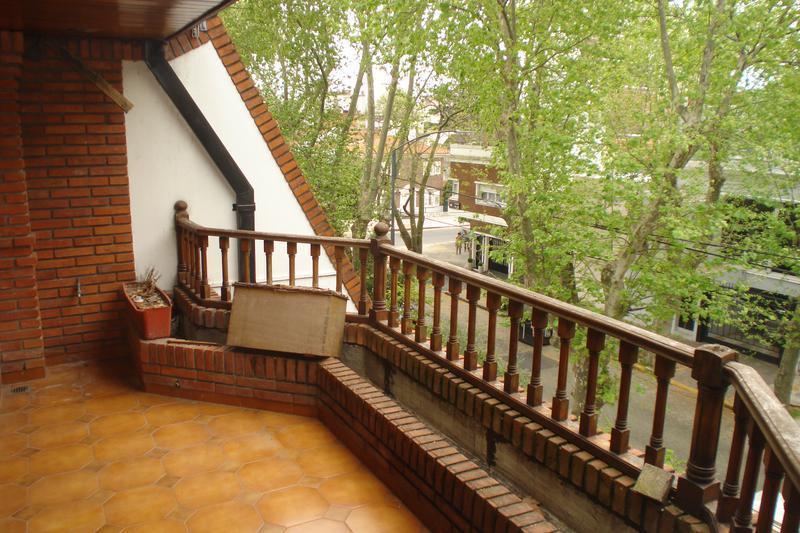 Excelente Residencia - en Belgrano R - Ideal Uso Familiar o Embajada - Jardín y Piscina. 1
