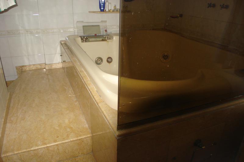 Excelente Residencia - en Belgrano R - Ideal Uso Familiar o Embajada - Jardín y Piscina. 4