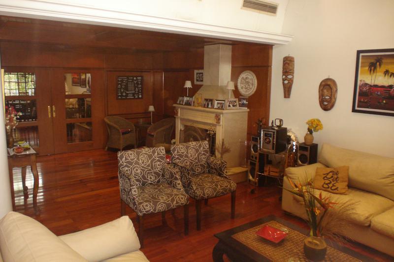 Excelente Residencia - en Belgrano R - Ideal Uso Familiar o Embajada - Jardín y Piscina. 1