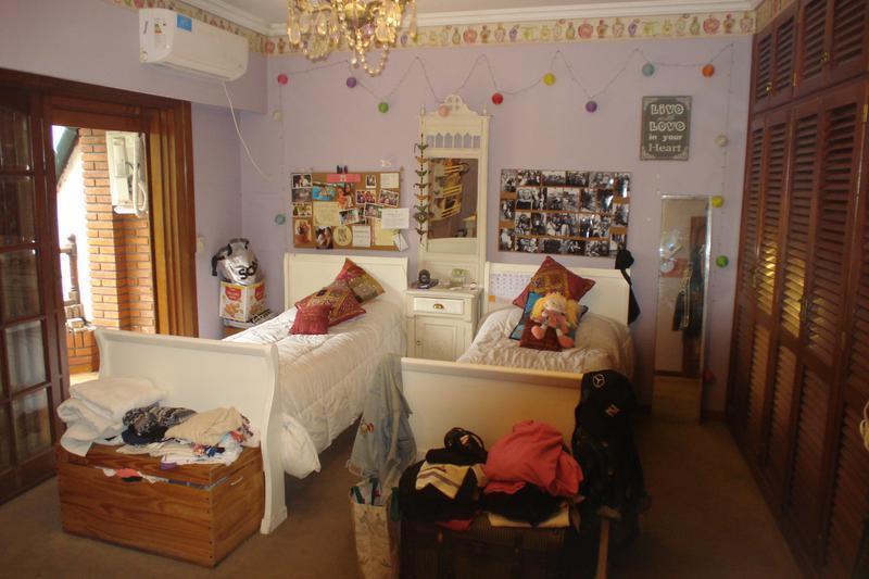 Excelente Residencia - en Belgrano R - Ideal Uso Familiar o Embajada - Jardín y Piscina. 4