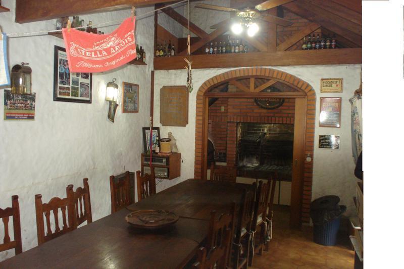 Excelente Residencia - en Belgrano R - Ideal Uso Familiar o Embajada - Jardín y Piscina. 5