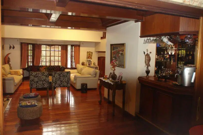Excelente residencia - en Belgrano R- ideal uso familiar o embajada-jardín y piscina. 2