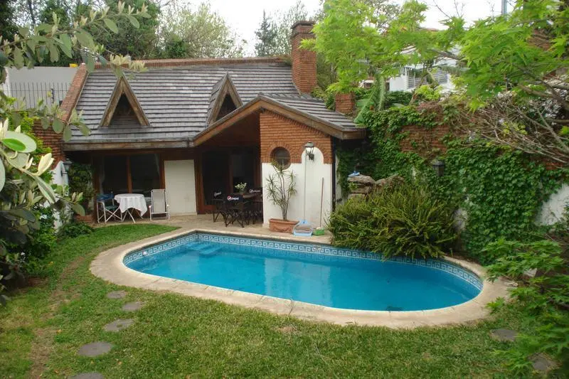 Excelente residencia - en Belgrano R- ideal uso familiar o embajada-jardín y piscina. 4