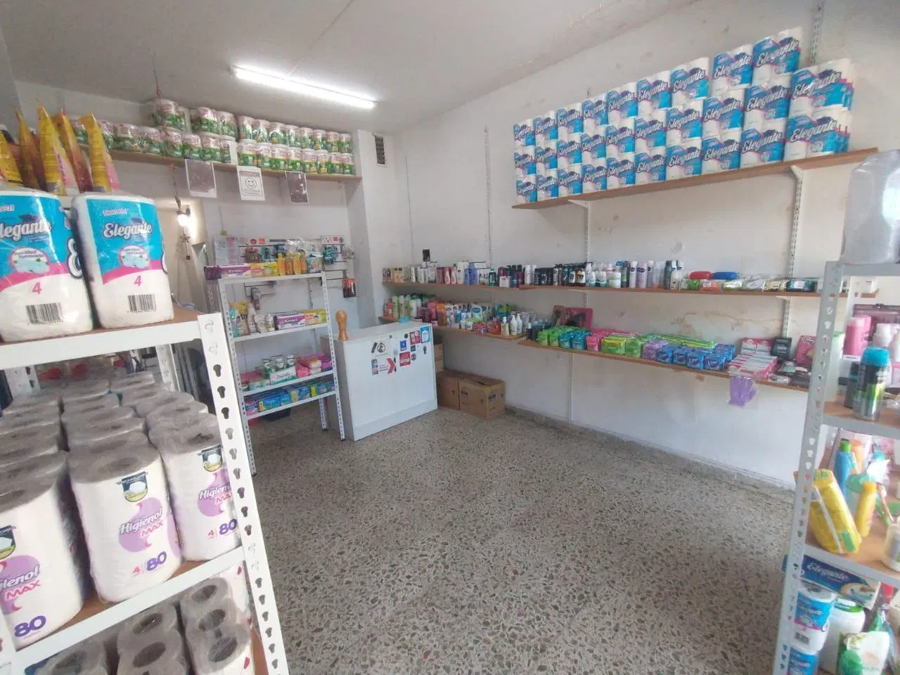 Local al frente en cuadra comercial - 18,48 m² -  Baño - Villa Urquiza. 2
