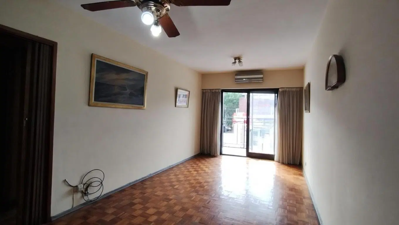 Departamento dos ambientes al frente con balcón 2
