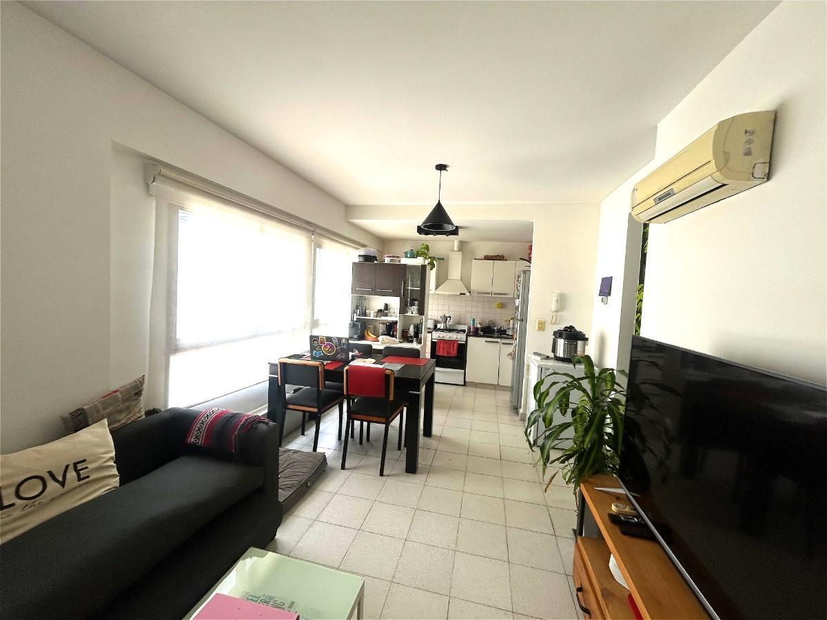 Foto de Departamento de 2 ambientes en venta en el barrio de Coghlan con cochera, imagen 1