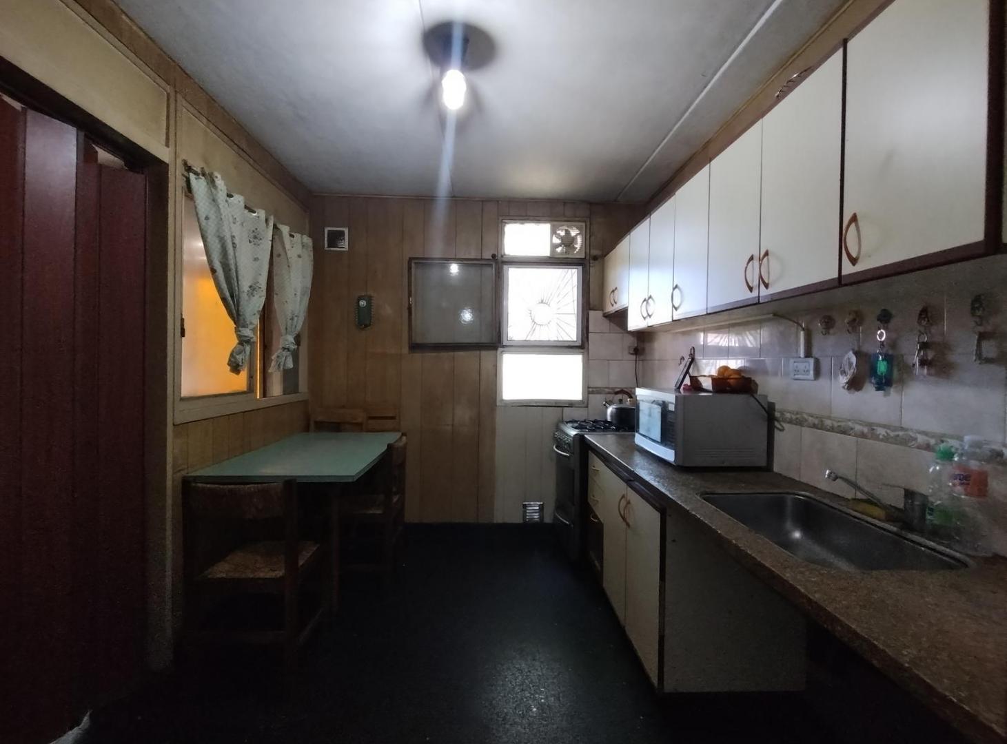 Foto de Venta amplio 4 ambientes c/balcón PB en Pompeya, imagen 3