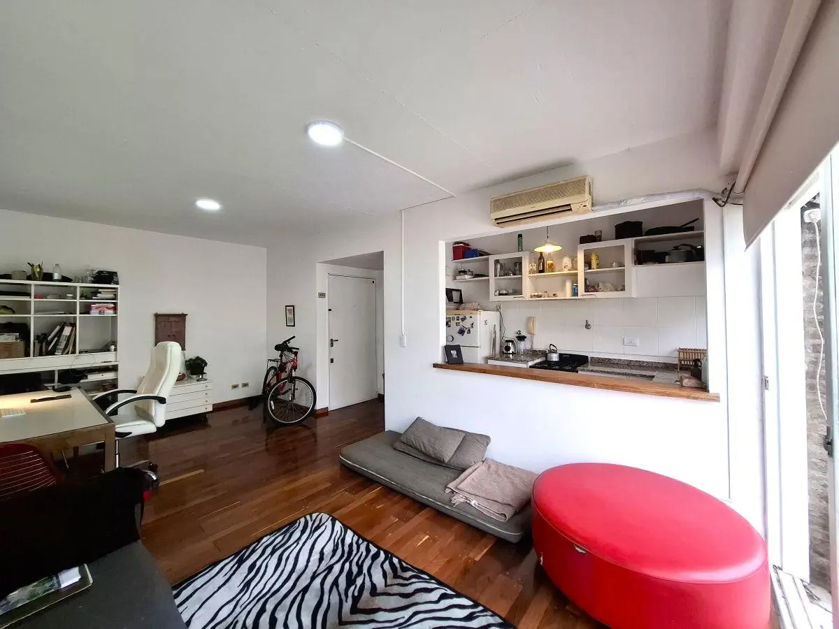 2 amb. c/balcón y cochera - Av. San Juan al 2300 5
