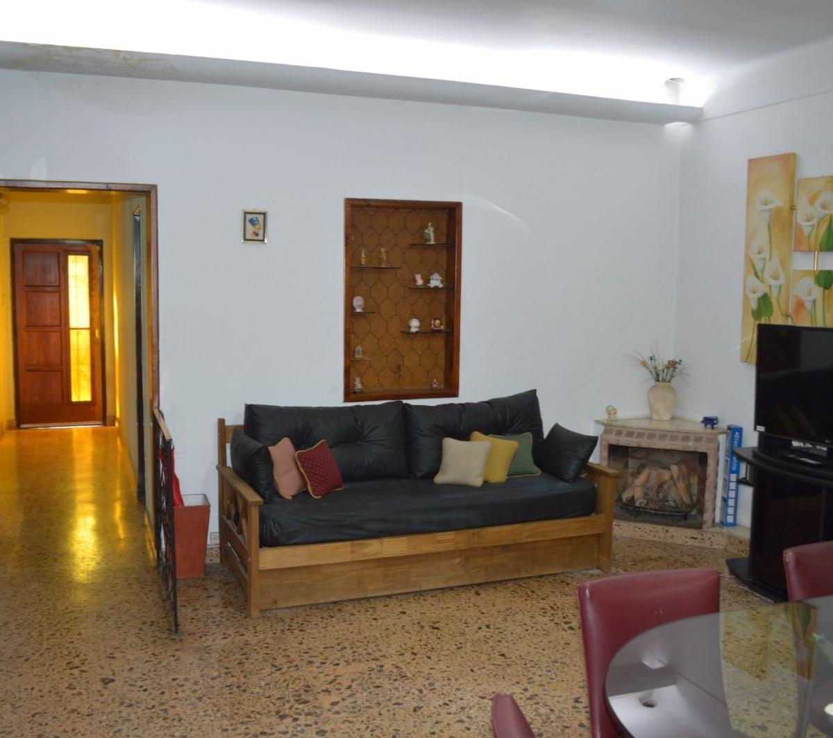 Casa en Venta 3 Ambientes con Patio y Terraza. con Local o Garage. Retasado 4