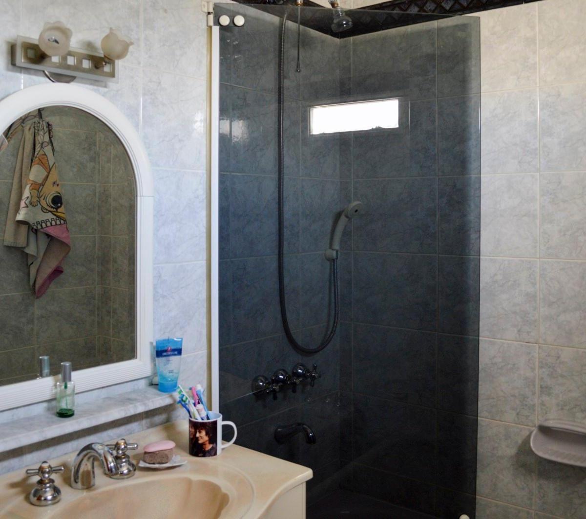 Excelente Departamento 2 Amb con Cochera en Venta con Renta. Liniers 5