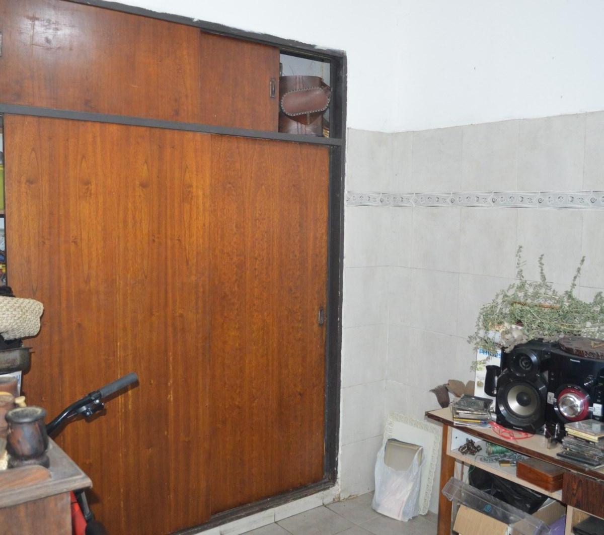 CASA DE 4 AMBIENTES CON COCHERA EN VENTA- LINIERS