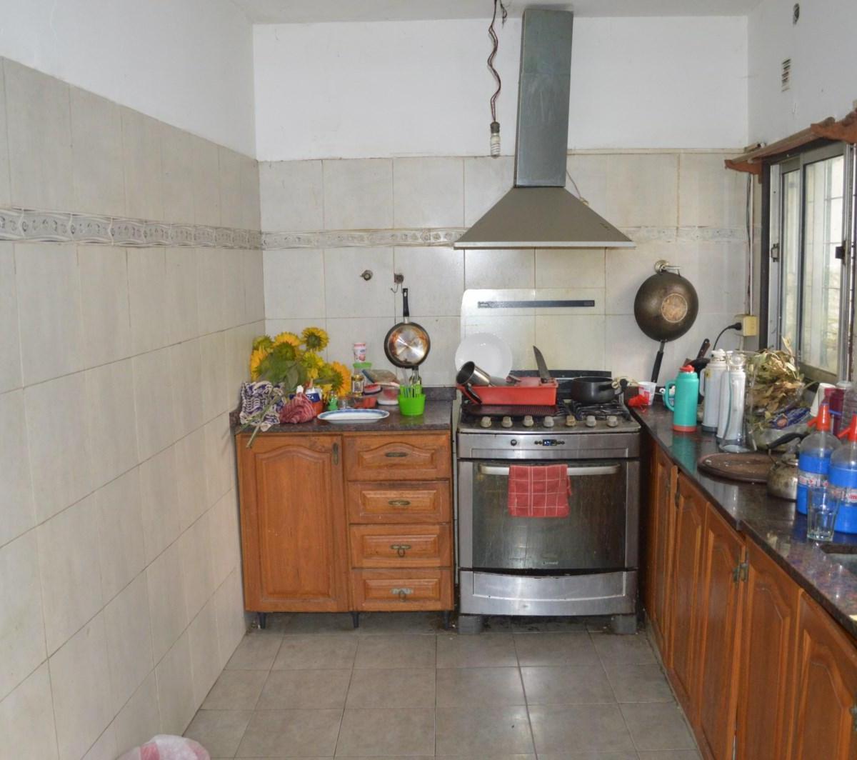Casa de 4 Ambientes con Cochera en Venta - Liniers 1