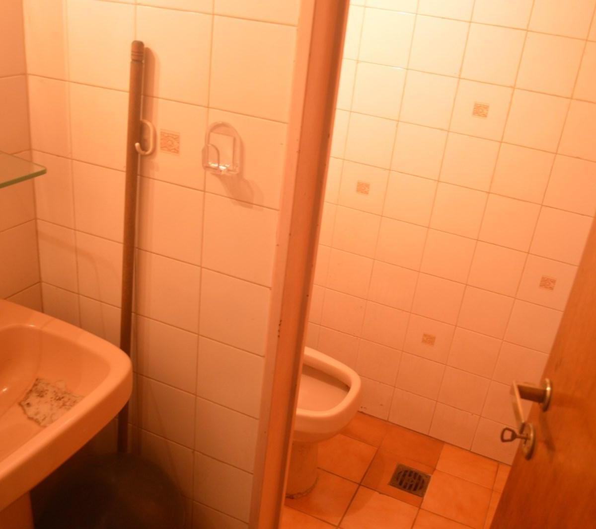 Foto de LOCAL EN VENTA CON RENTA ZONA DE LINIERS-IDEAL TODO DESTINO, imagen 4