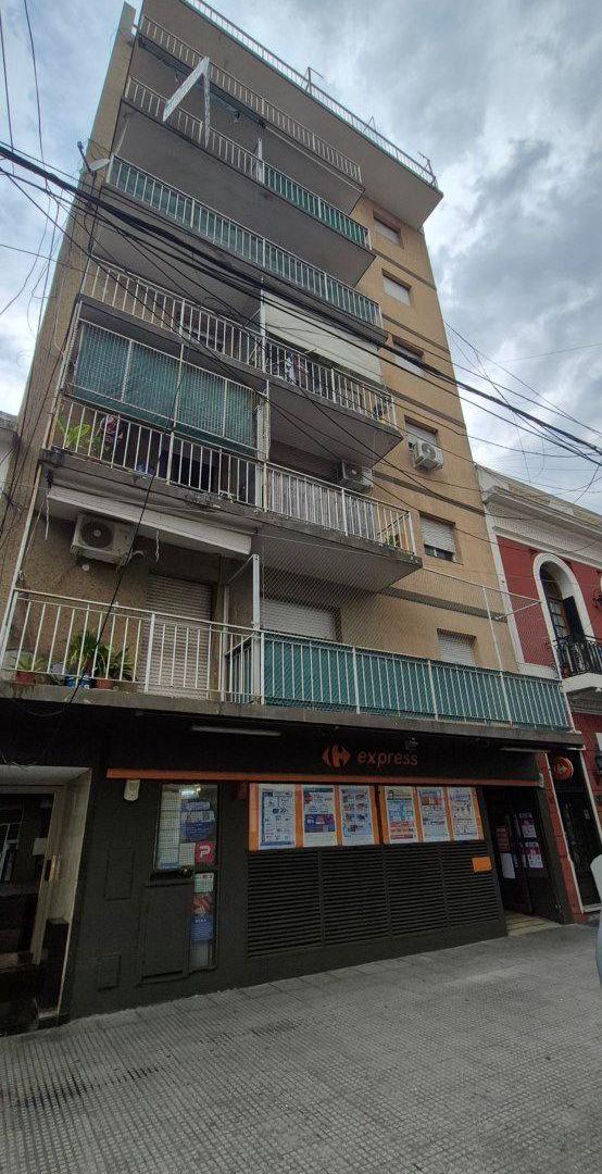 DEPARTAMENTO DE 1 AMBIENTE EN ALQUILER- 5º PISO FRENTE-LINIERS