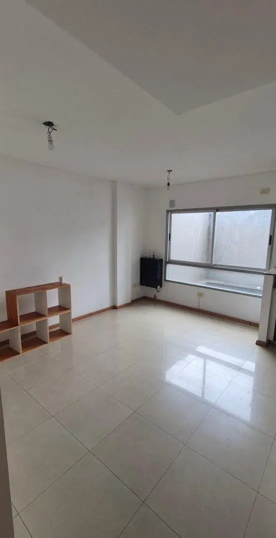 Departamento de 2 Ambientes EN ALQUILER- 1º PISO CONTRAFRENTE-MATADEROS 5