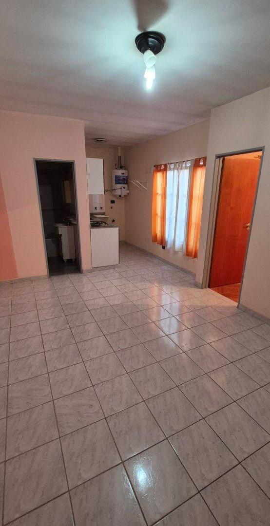 Foto de DEPARTAMENTO 2 AMBIENTES EN ALQUILER- 1º PISO INTERNO- LOMAS DEL MIRADOR, imagen 5