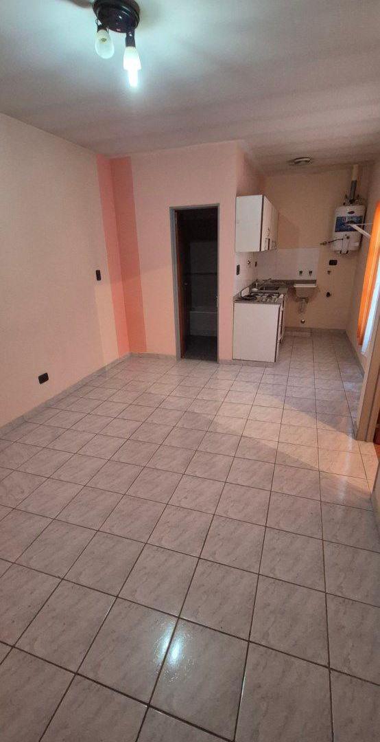 Foto de DEPARTAMENTO 2 AMBIENTES EN ALQUILER- 1º PISO INTERNO- LOMAS DEL MIRADOR, imagen 2