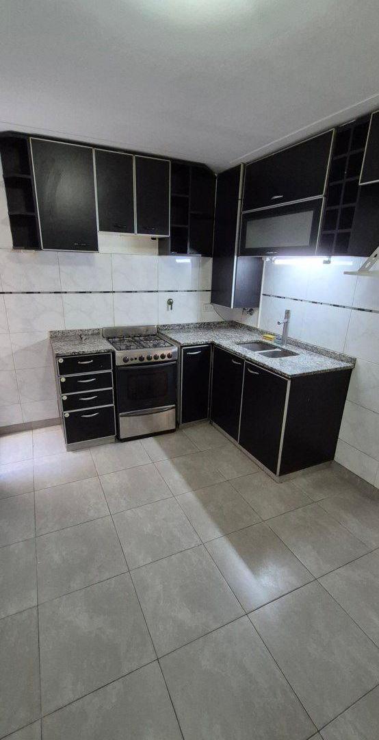 Foto de SEMIPISO EN ALQUILER DE 4 AMBIENTES CON PATIO- 1º PISO FRENTE- LINIERS, imagen 5