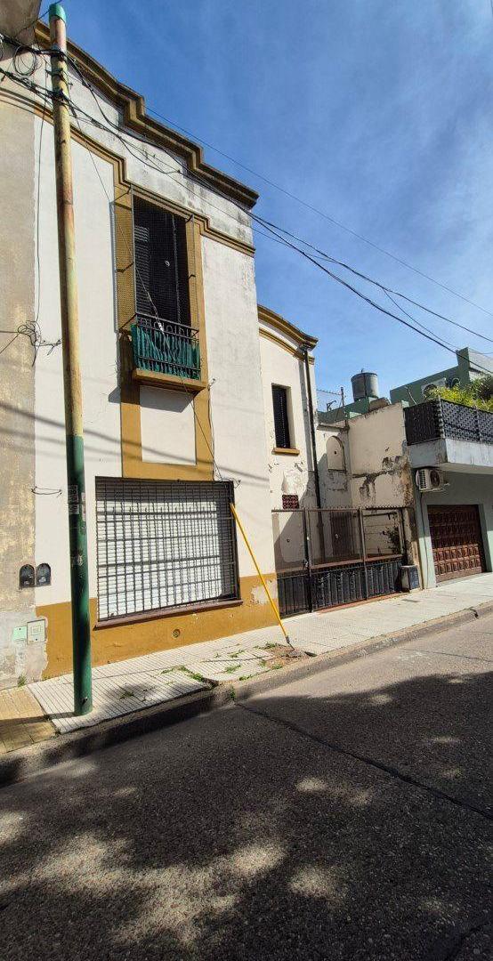 Foto de CASA EX MUNICIPAL EN VENTA- 4 AMBIENTES CON PATIO- LINIERS, imagen 1