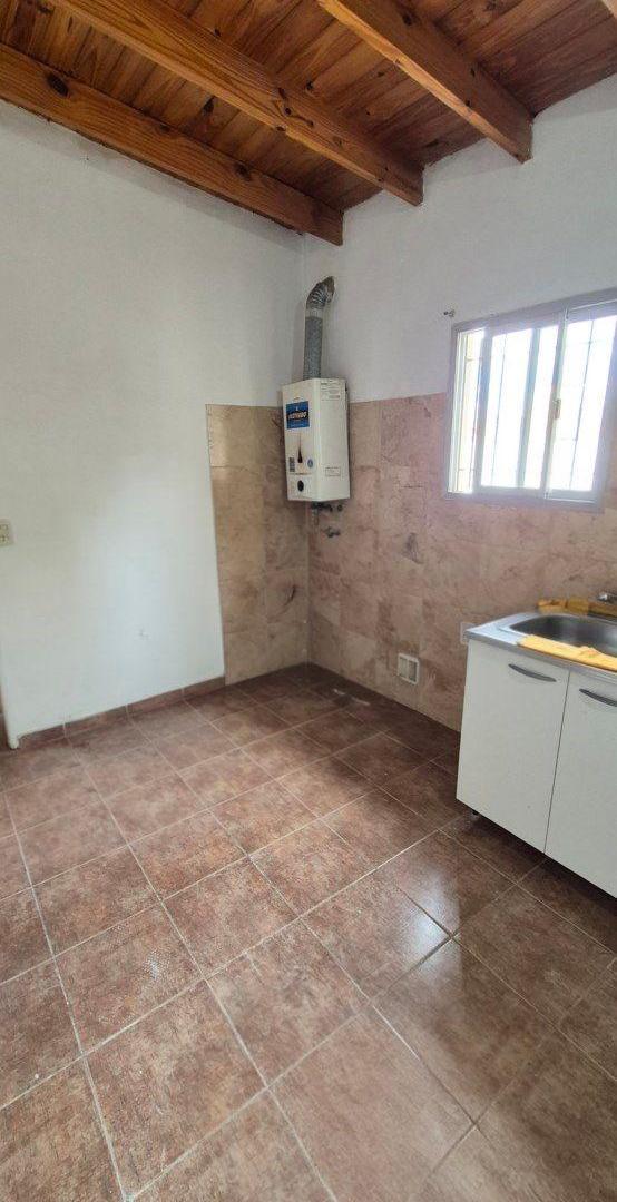 Foto de PH 2 AMBIENTES EN ALQUILER- 1º PISO POR ESCALERA. PARQUE AVELLANEDA, imagen 4
