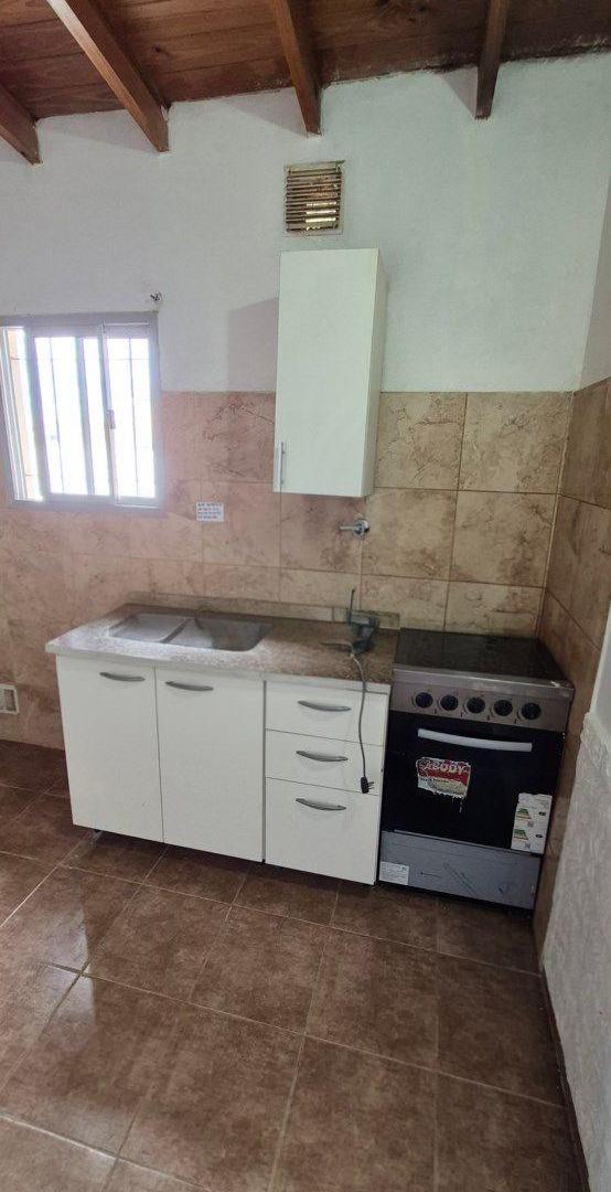 Foto de PH 2 AMBIENTES EN ALQUILER- 1º PISO POR ESCALERA. PARQUE AVELLANEDA, imagen 3