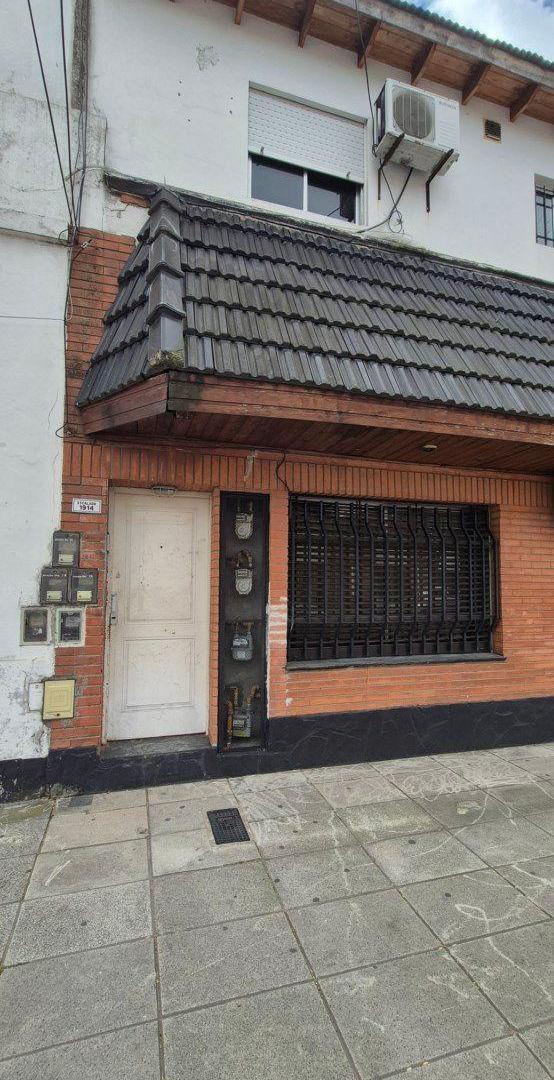 Foto de PH 2 AMBIENTES EN ALQUILER- 1º PISO POR ESCALERA. PARQUE AVELLANEDA, imagen 1