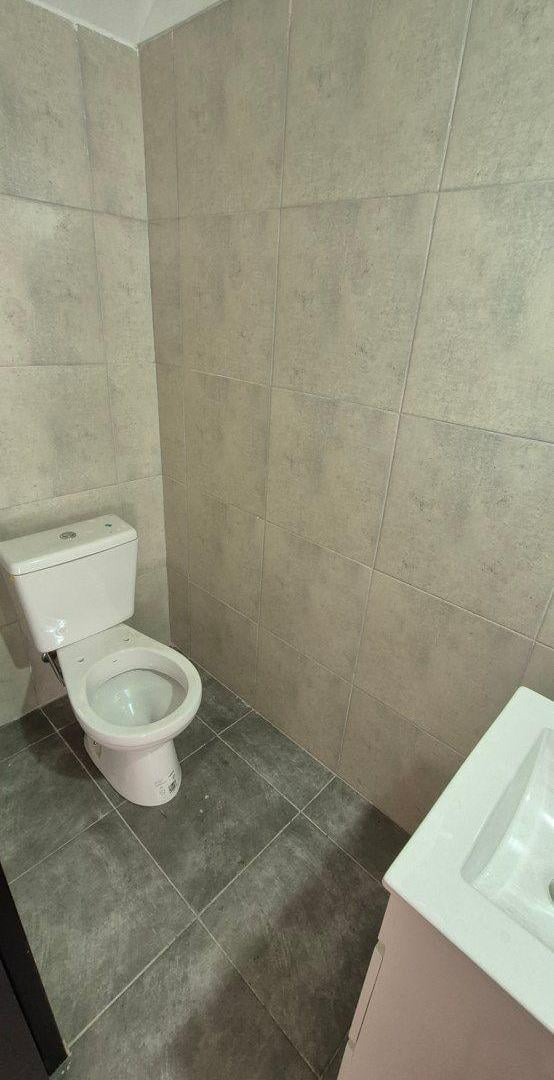 Foto de DUPLEX EN VENTA 4 AMBIENTES CON COCHERA 2/3 AUTOS- MATADEROS, imagen 3