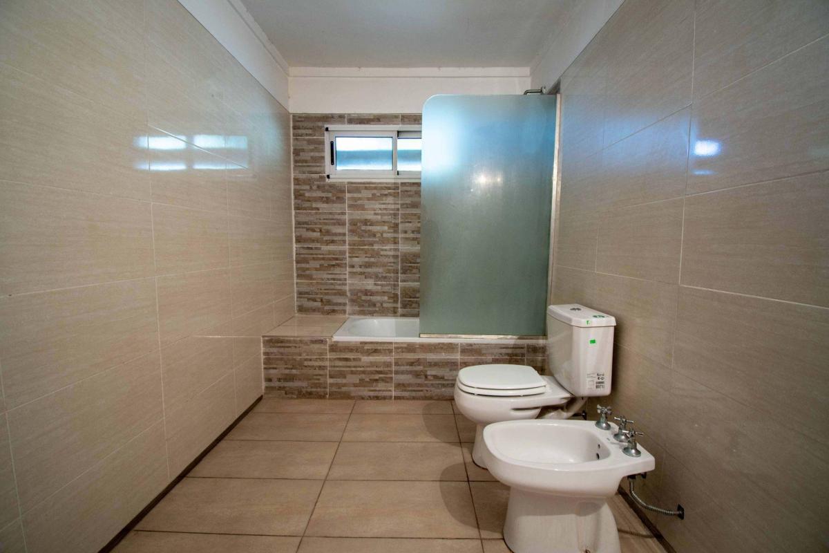Casa en Venta 4 Dorm. con Jardin La Florida 2