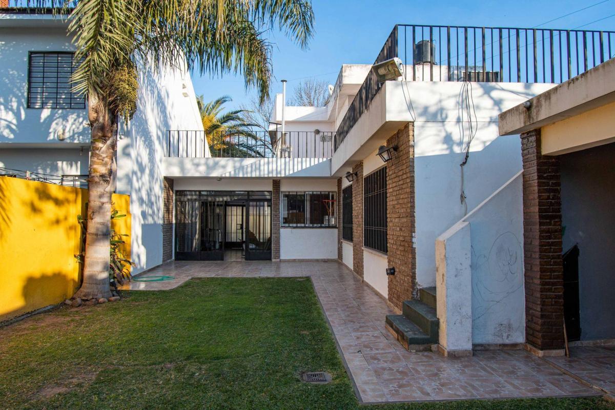 Casa en Venta 4 Dorm. con Jardin La Florida 1