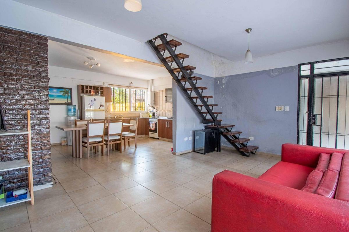 Casa en Venta 4 Dorm. con Jardin La Florida 3