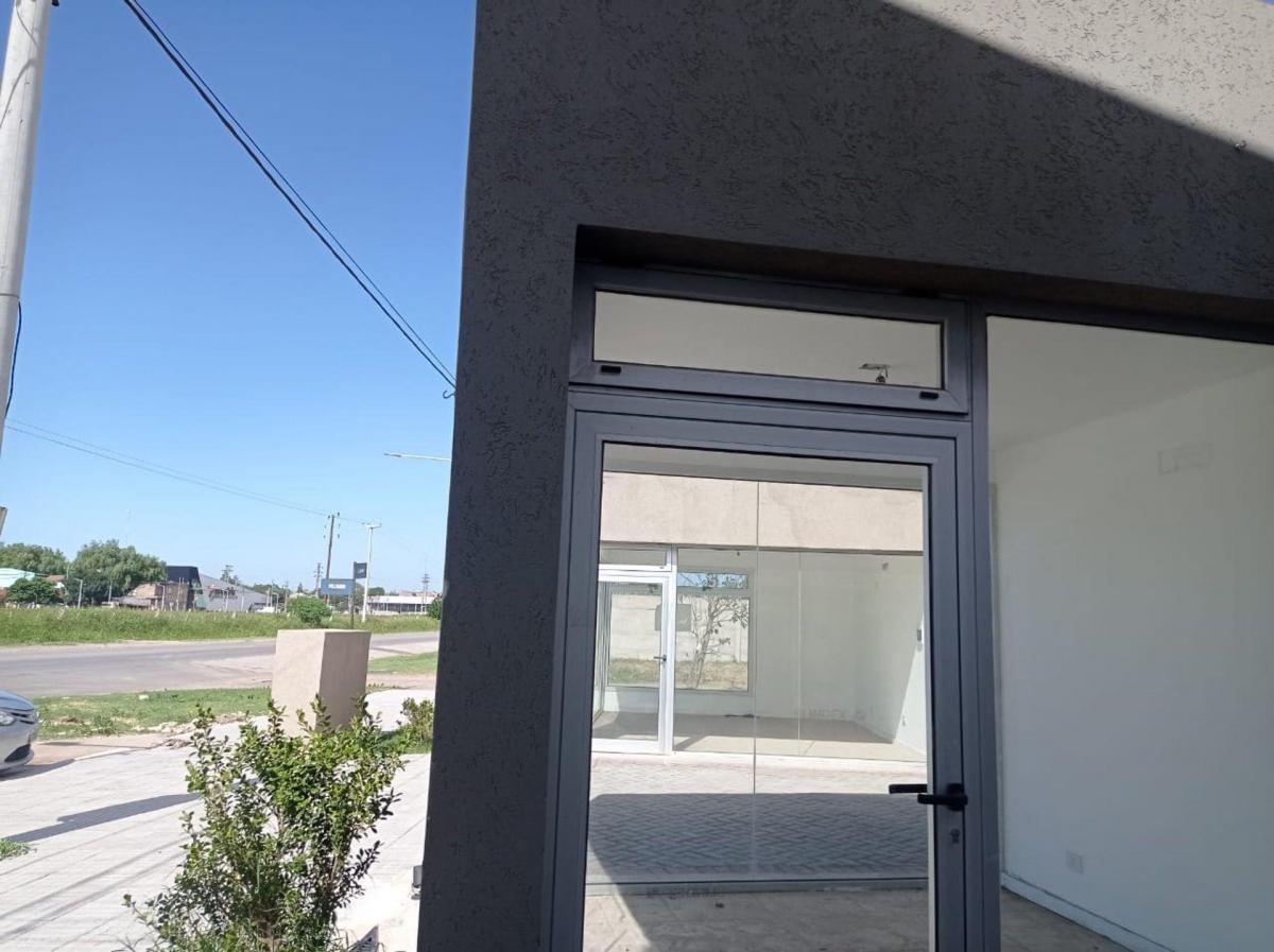3 Locales en Venta en Los Lapachos Pérez 5