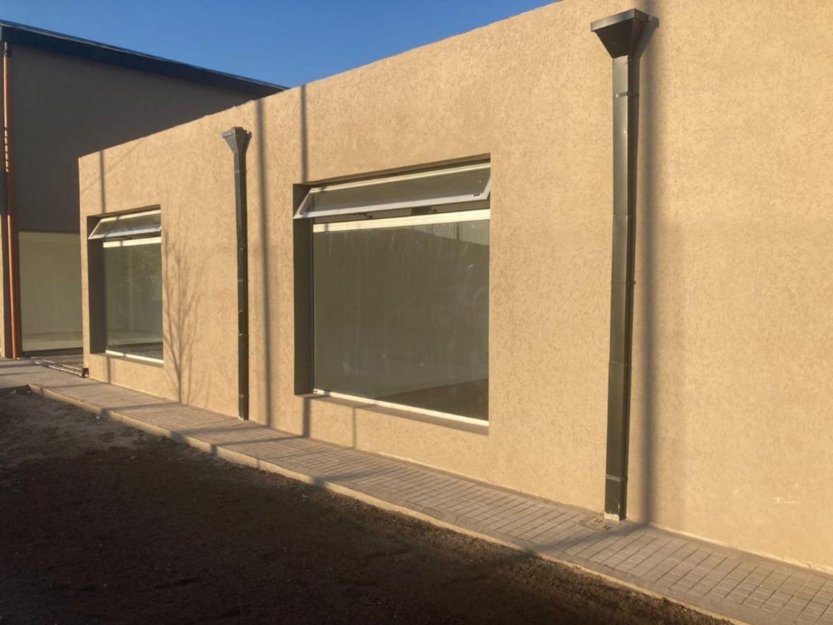 3 Locales en Venta en Los Lapachos Pérez 4