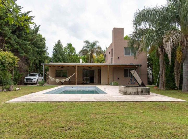 VENTA CASA FUNES 4 DORMITORIOS, PILETA Y QUINCHO 2