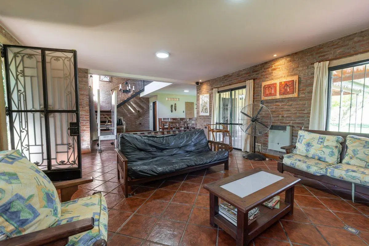 VENTA CASA 3 DORMITORIOS FUNES 4