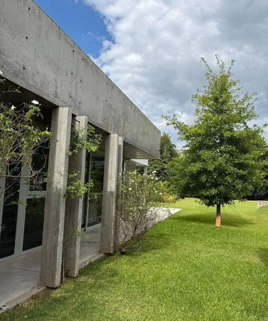 CASA EN VENTA KENTUCKY CLUB DE CAMPO 4 DORMITORIOS 5