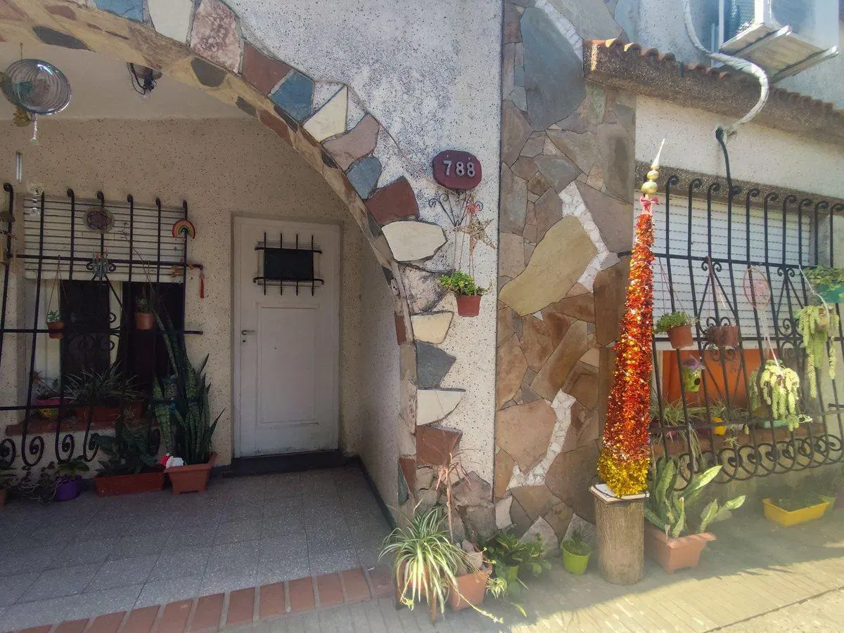 CASA A LA VENTA 20 DE JUNIO ESQUINA BELGRANO VG.G. 4