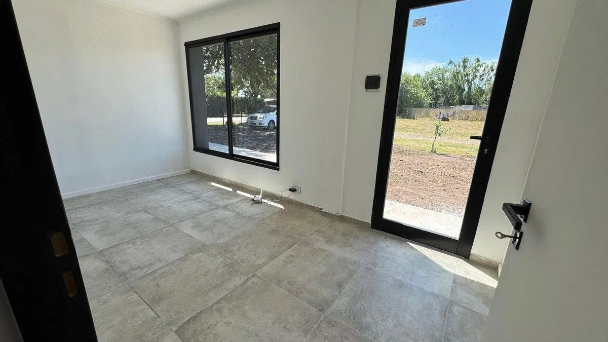 LOCAL COMERCIAL EN VENTA PASEO LA TRADICIÓN FUNES 4