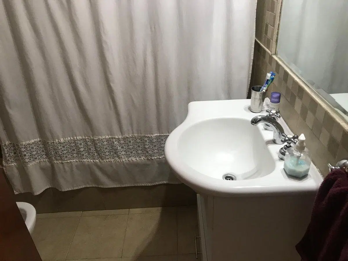 VENTA CASA CUATRO DORMITORIOS BARRIO LAS DELICIAS. 3