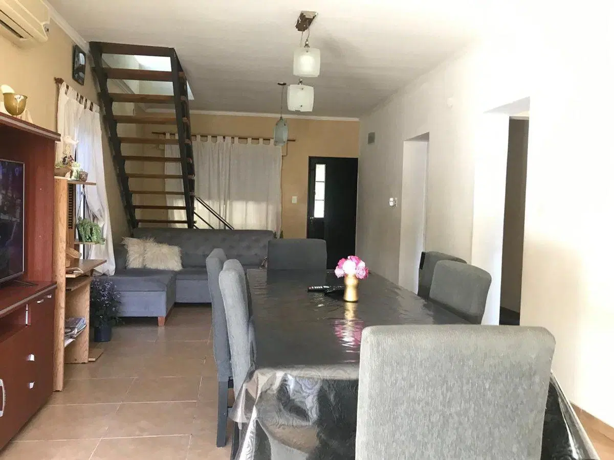 VENTA CASA CUATRO DORMITORIOS BARRIO LAS DELICIAS. 2