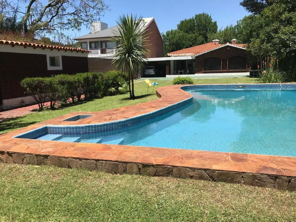 VENTA CASA FISHERTON 3 DORMITORIOS 4