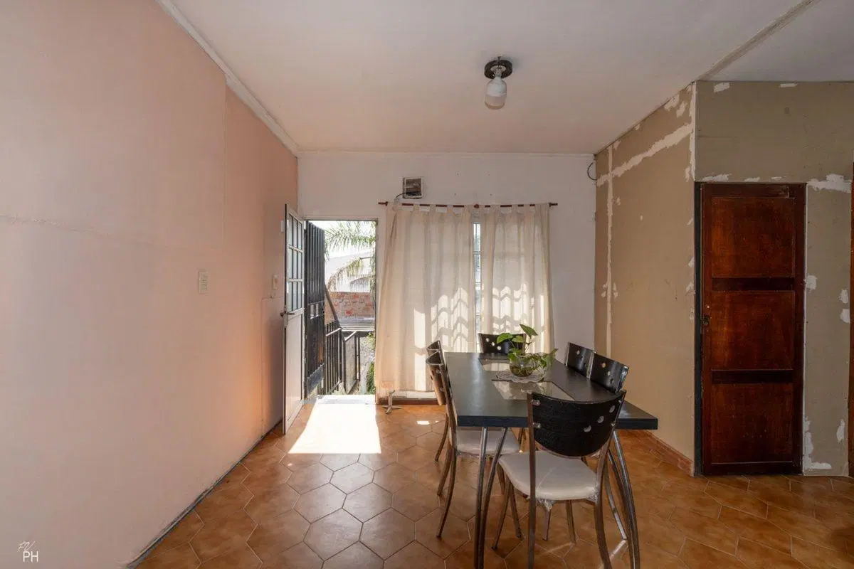 CASA DE TRES DORMITORIOS  PLANTA ALTA - TIRO SUIZO 4